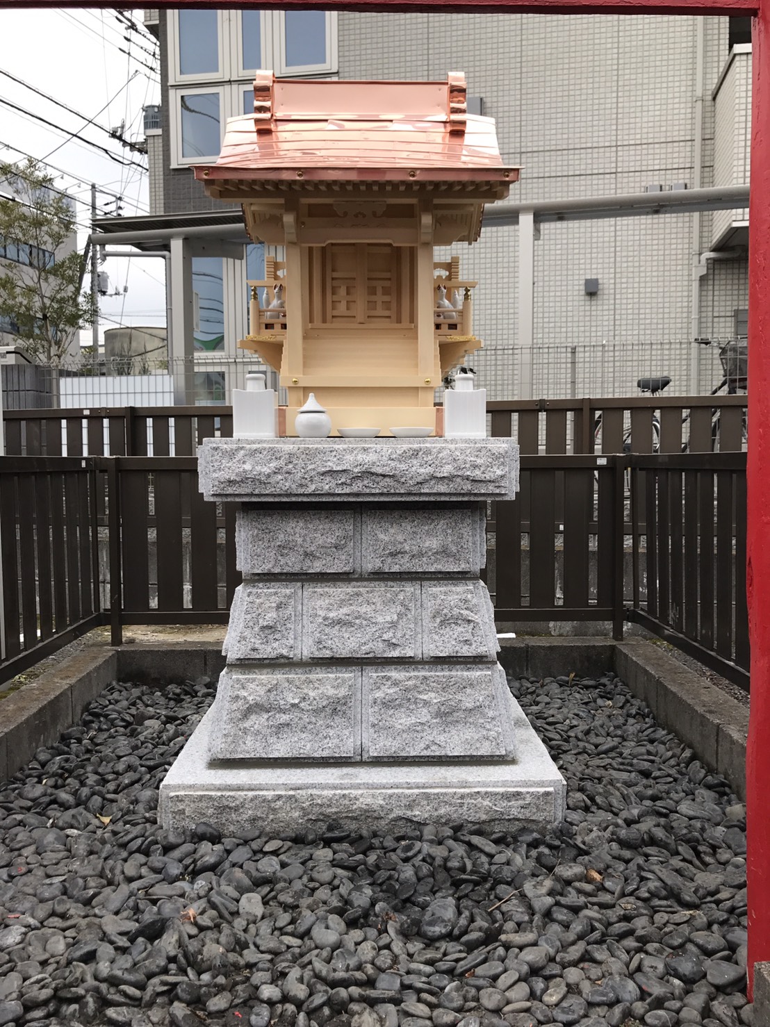 外宮（御宮）・御影石台座設置 千葉県市川市 | 御宮（おみや）・神棚・神具専門店 明治屋｜茨城県笠間市